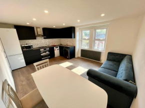 2 BR 2 BTH Deluxe Suite, Netflix Games, near Putney Station, Fulham and Wimbledon, ideal for business and relocator stays